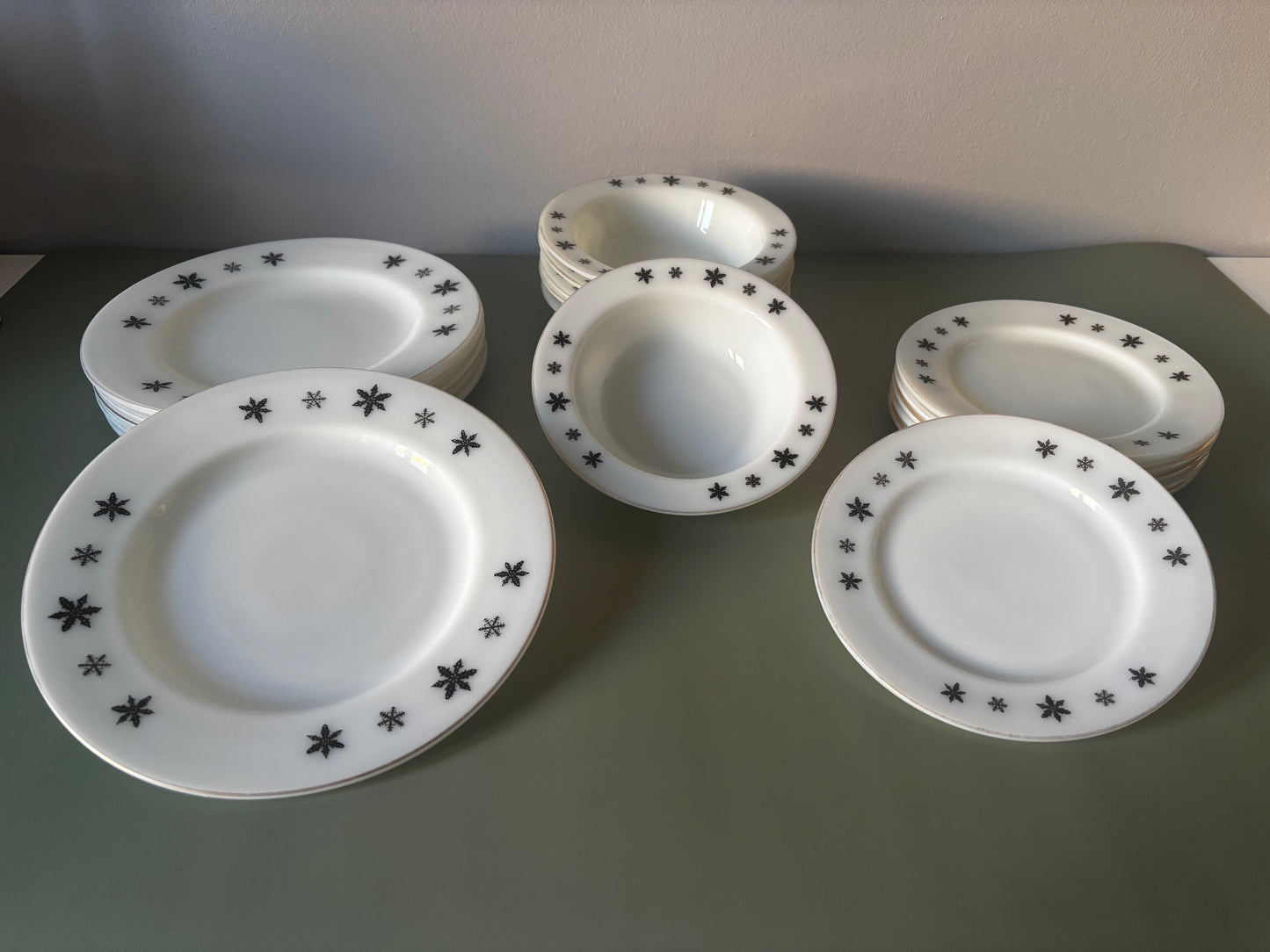 Service de table en pyrex JAJ Belles Trouvailles
