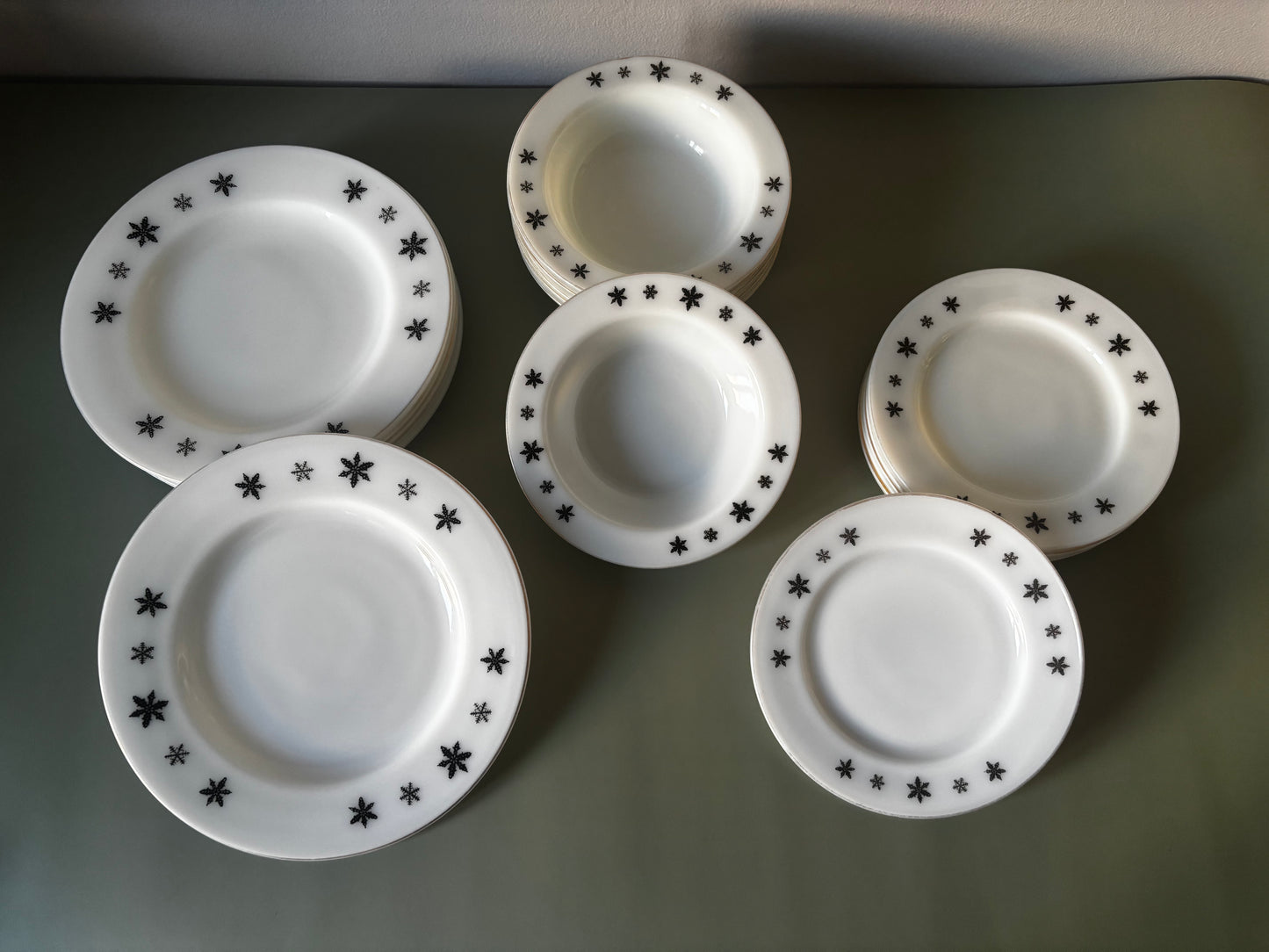 Service de table en pyrex JAJ Belles Trouvailles