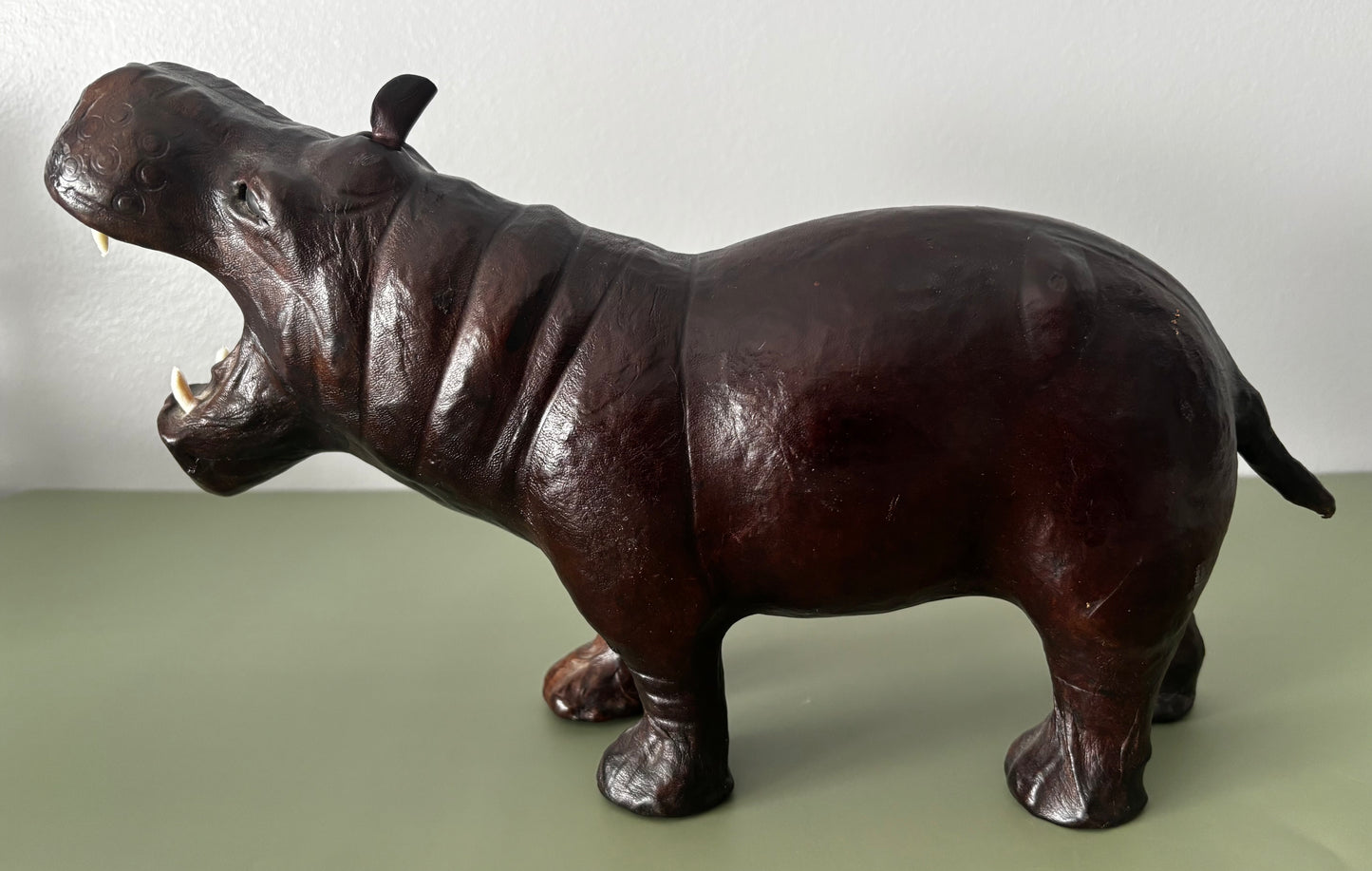 Hippopotame en cuir