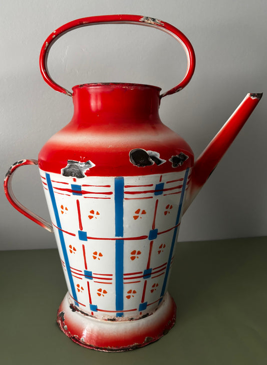 Arrosoir ancien en tôle émaillée