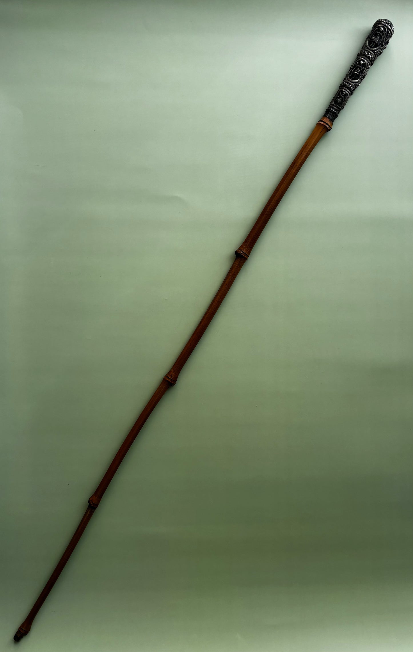 Canne de marche avec pommeau en argent