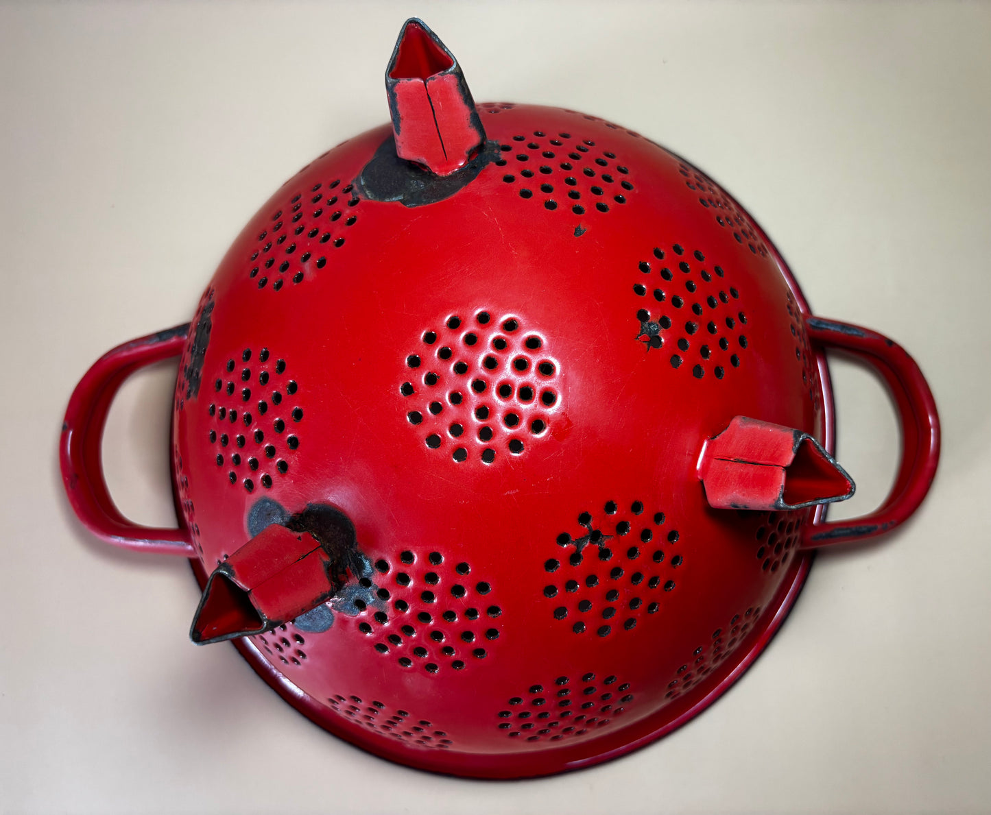 Passoire émaillée rouge
