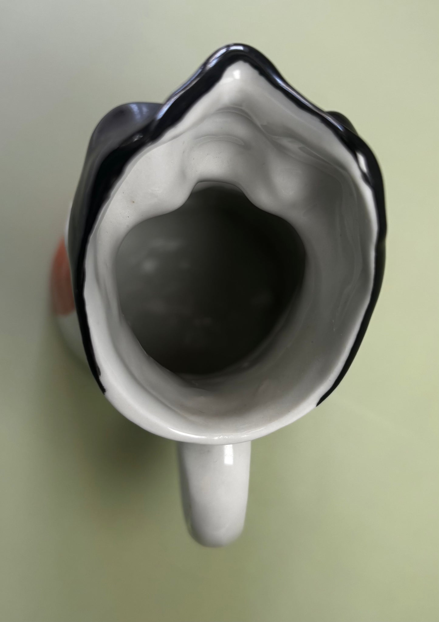 Petit Pichet représentant une Alsacienne