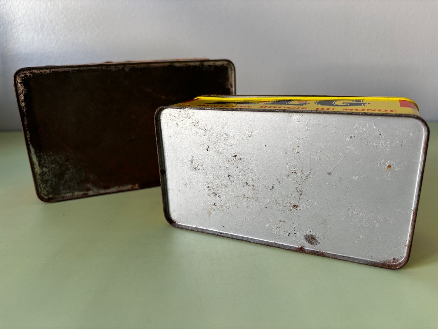 Lot Boîtes en métal K.L.G.