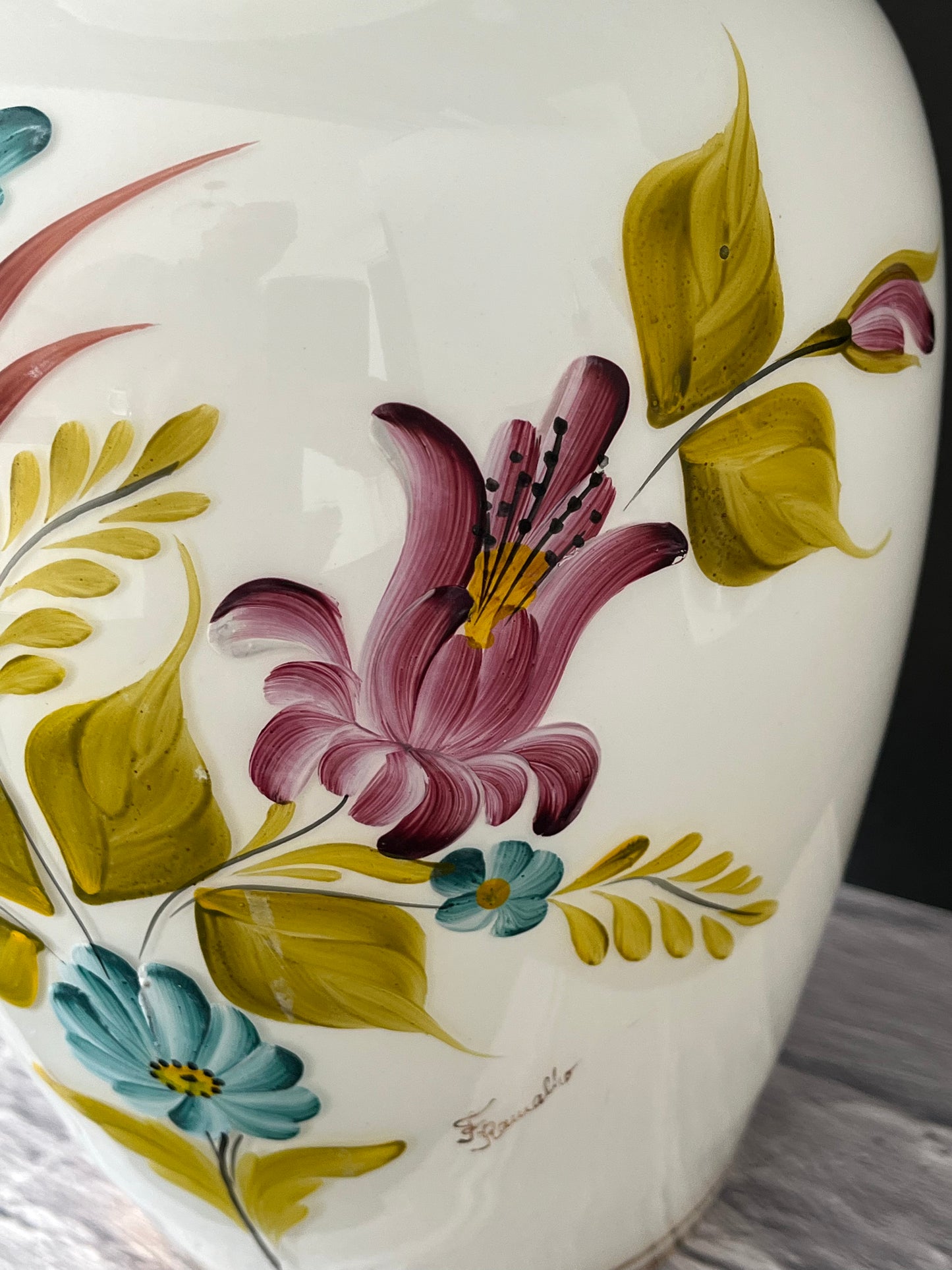 Vase signé