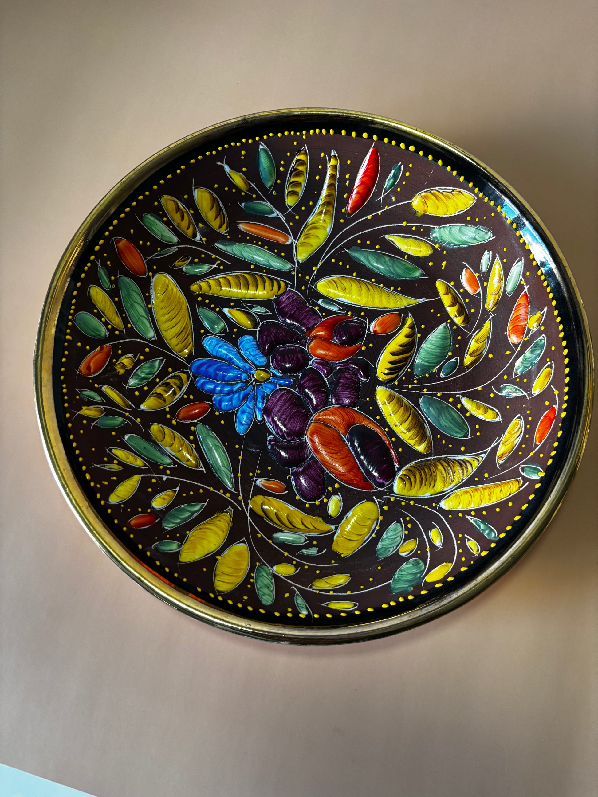 Plat coloré Belles Trouvailles
