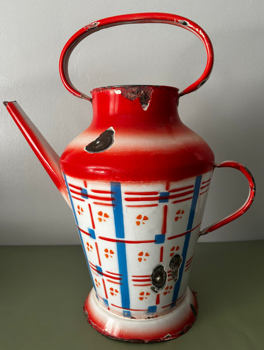 Arrosoir ancien en tôle émaillée