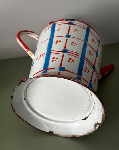Arrosoir ancien en tôle émaillée
