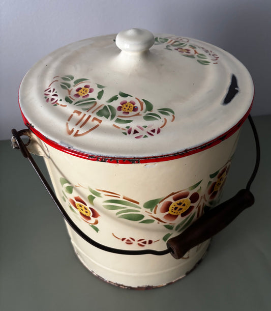 Ancien pot de chambre en tôle émaillée