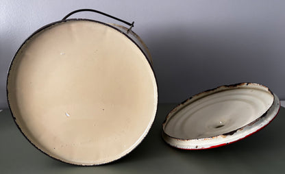 Ancien pot de chambre en tôle émaillée