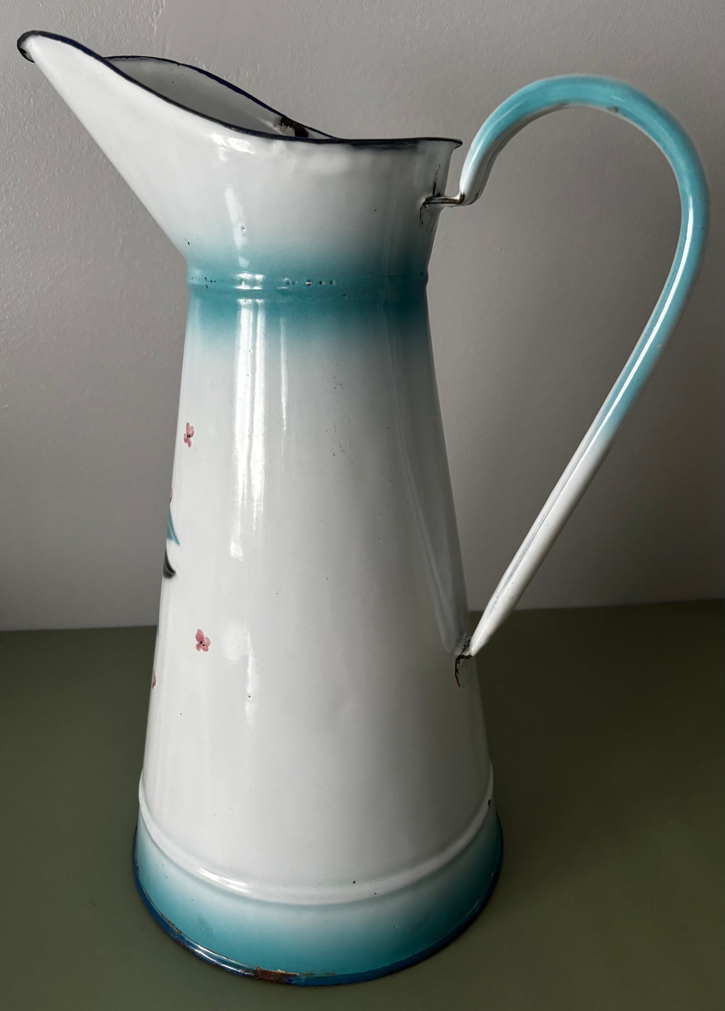 Broc à eau en tôle émaillée