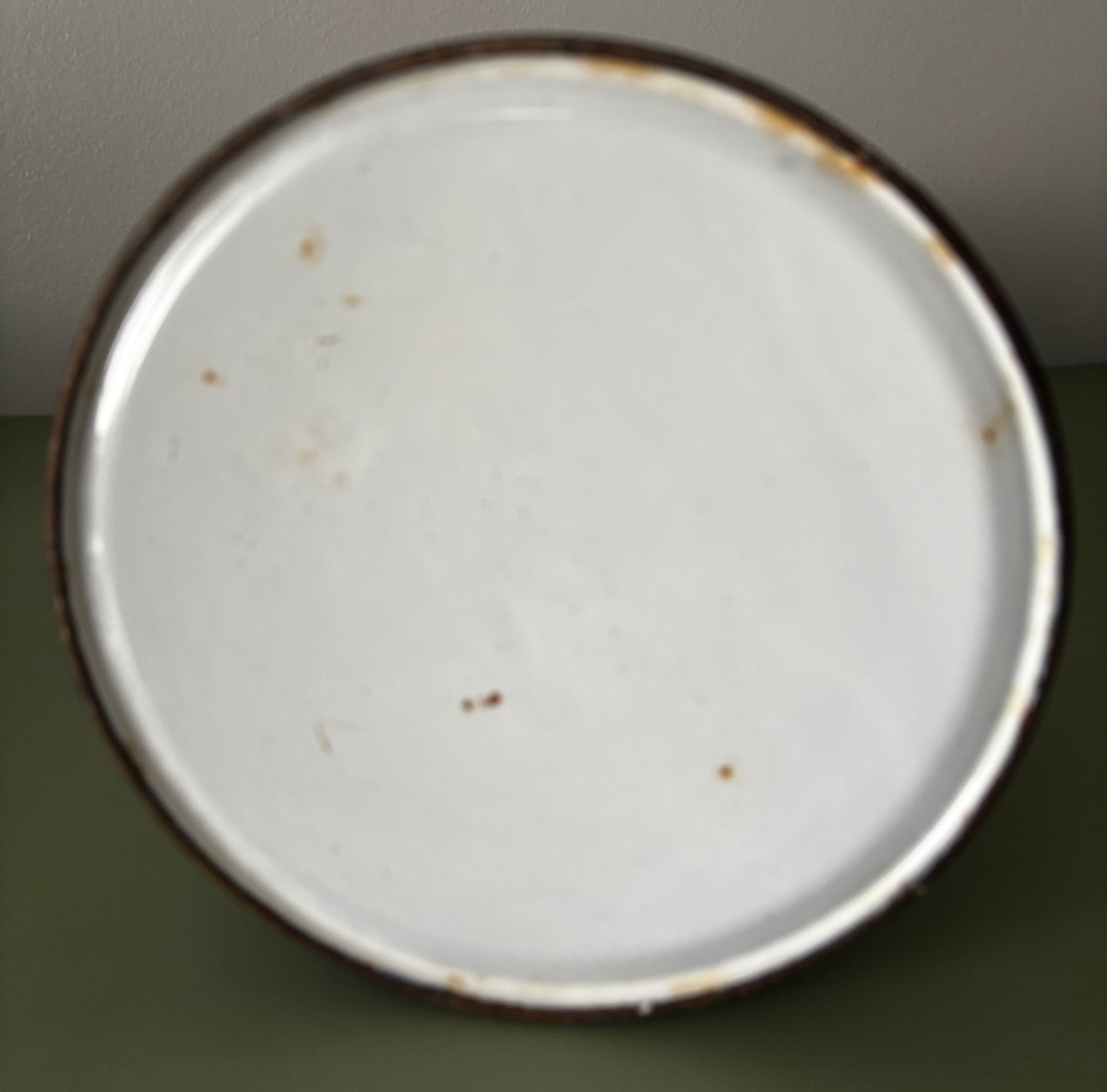 Broc à eau en tôle émaillée