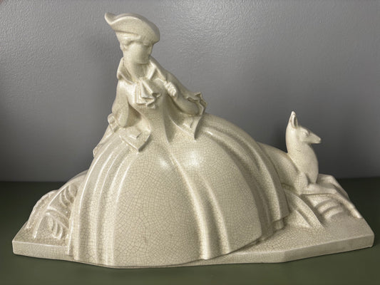 Statue en céramique craquelée