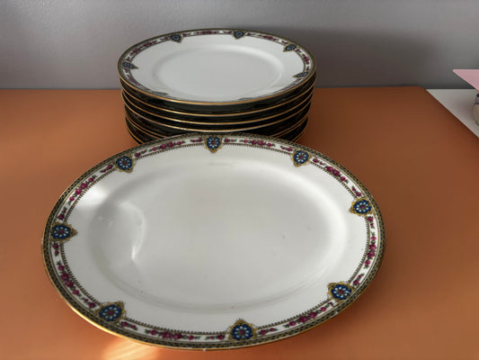 Service de 8 assiettes et 1 plat / Limoges Quinque France
