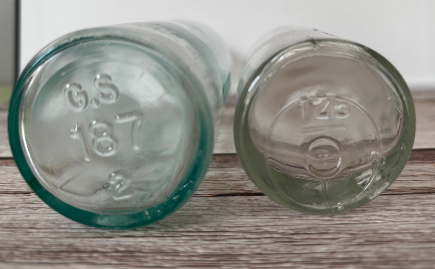 Lot de 2 flacons à médicament