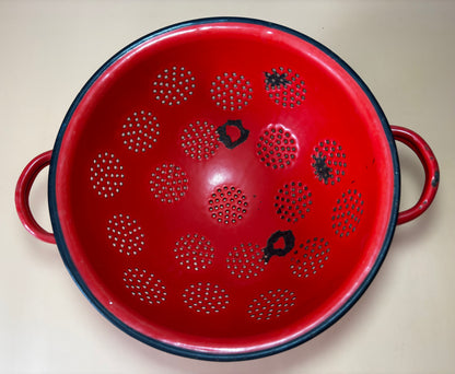 Passoire émaillée rouge