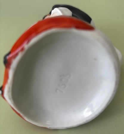 Petit Pichet représentant une Alsacienne