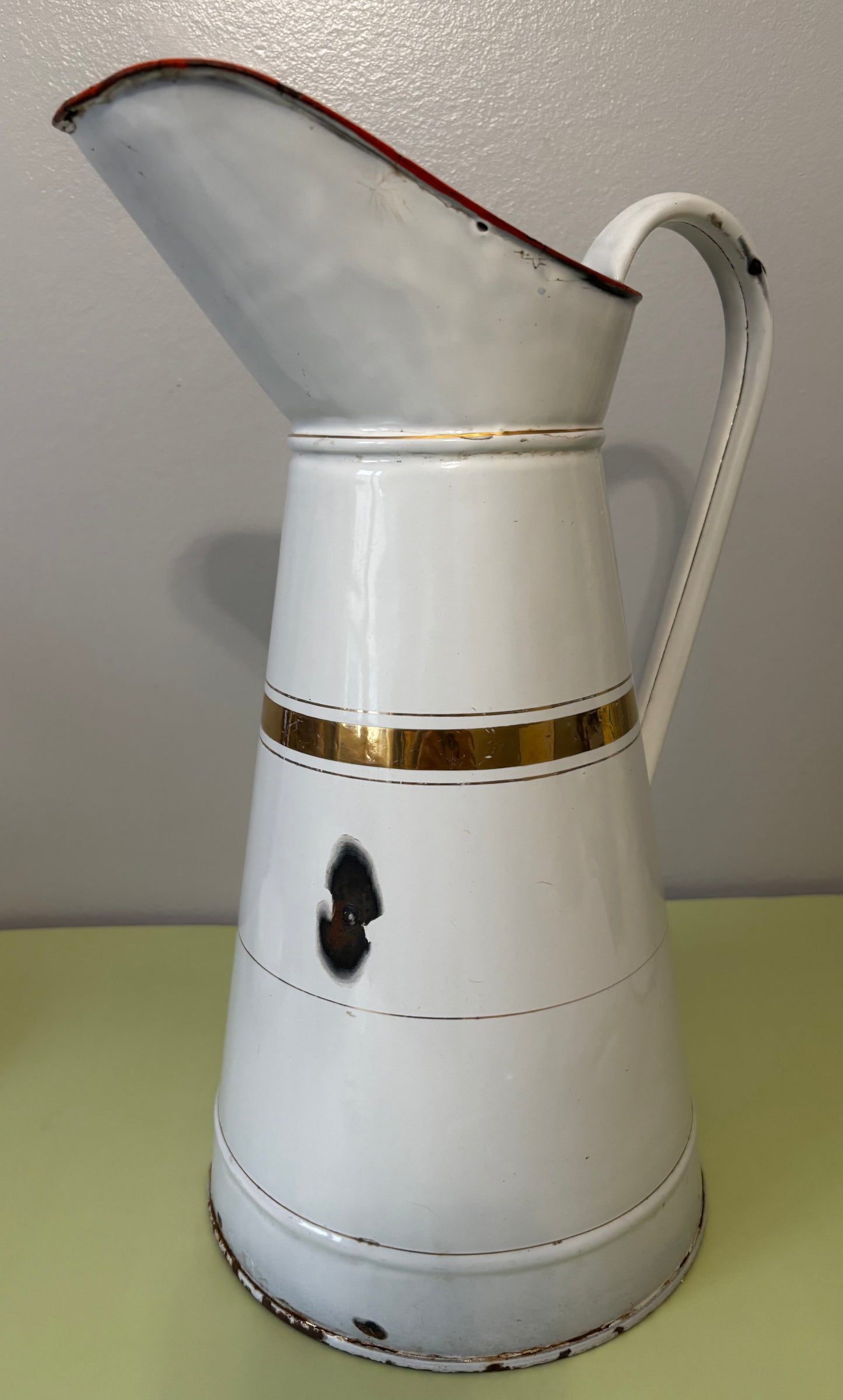 Broc émaillé