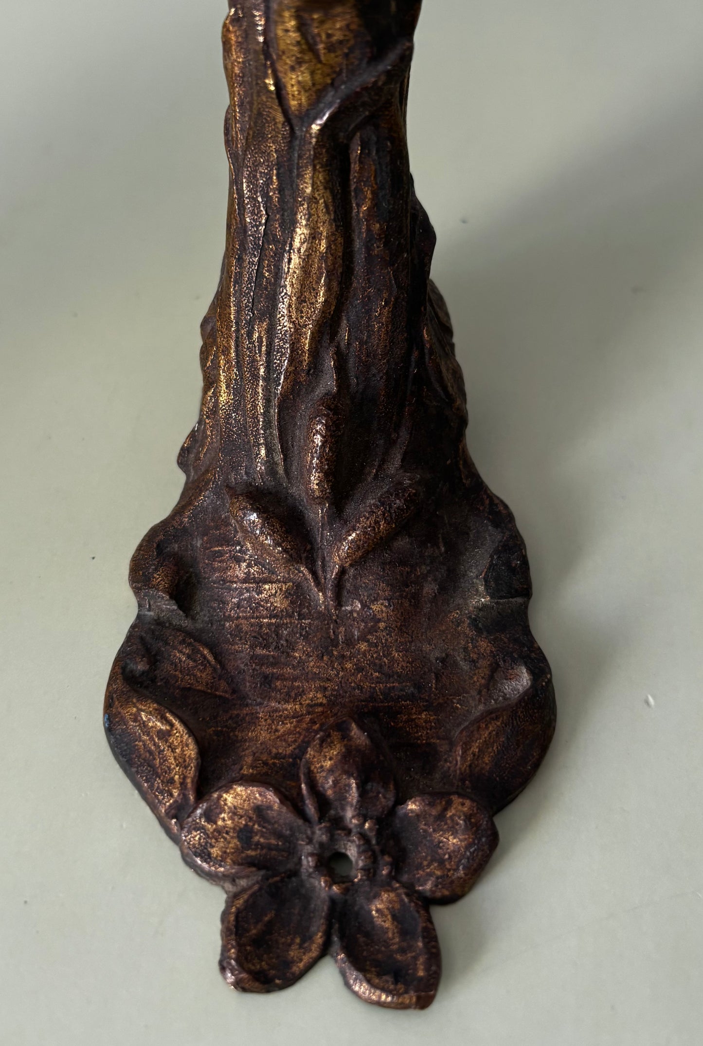Ancien pied de meuble en bronze