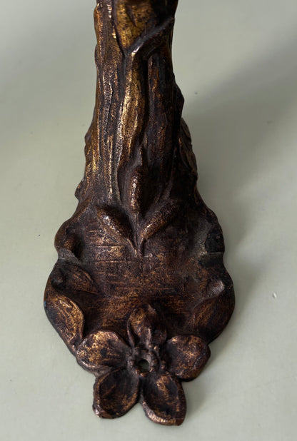 Ancien pied de meuble en bronze