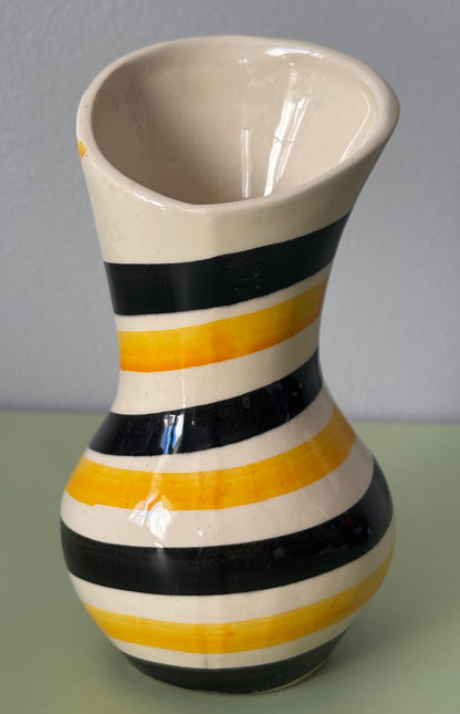 Vase zébré noir et jaune
