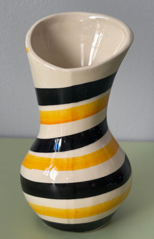 Vase zébré noir et jaune