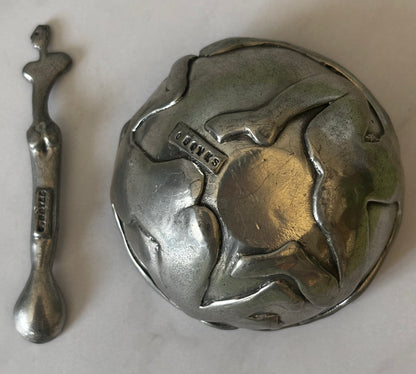 Petit bol signé Carrol BOYES
