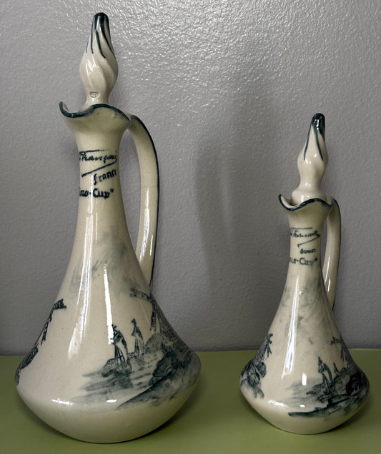 Paire de Carafes en porcelaine