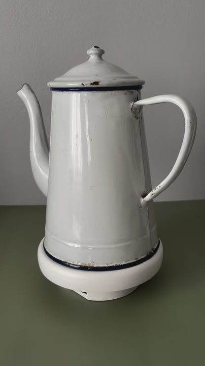 Cafetière émaillée blanche