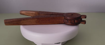 Casse noix en bois