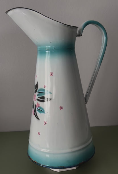 Broc à eau en tôle émaillée