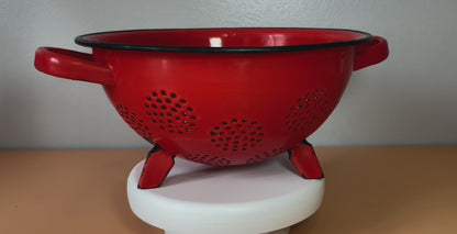 Passoire émaillée rouge